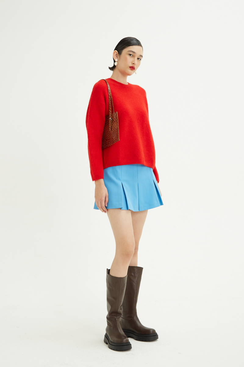 Sweater de lana y alpaca con cuello redondo y fit suelto. 