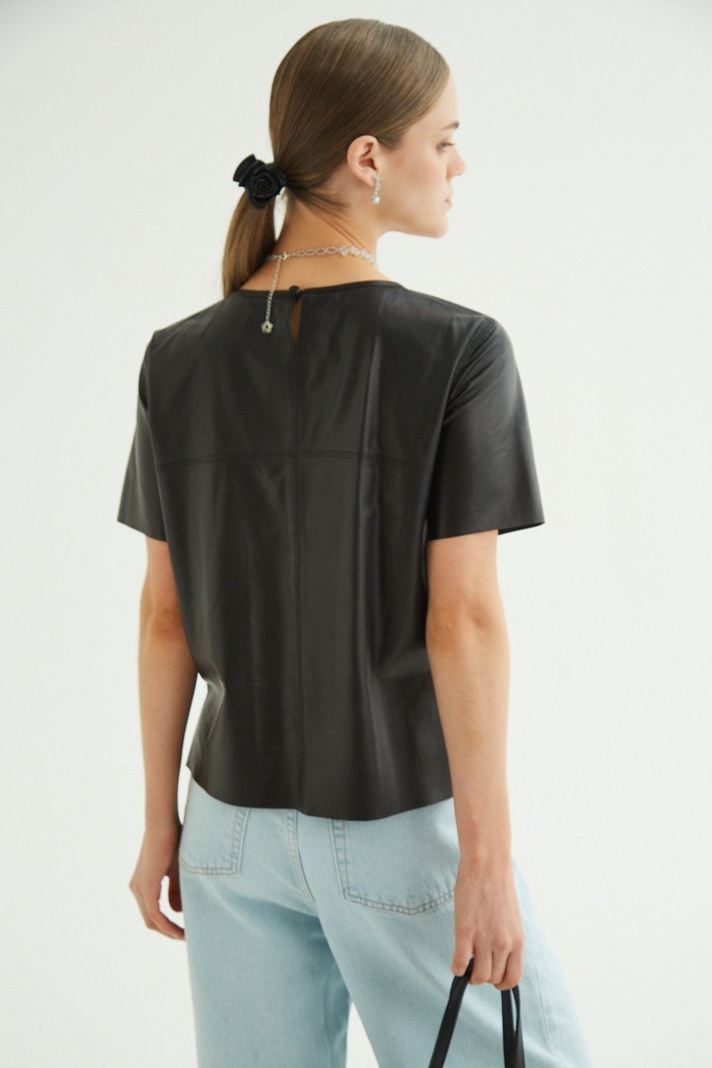 REMERA DE CUERO BRITT // OVINO