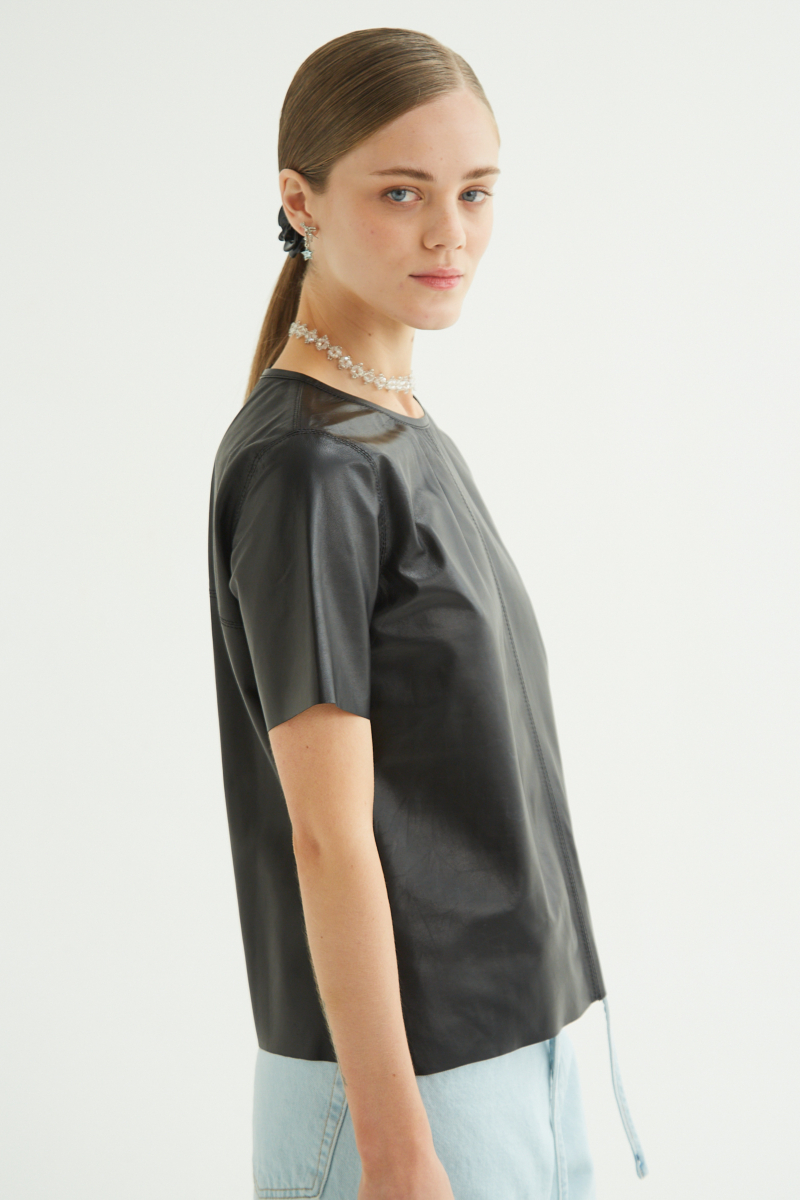 REMERA DE CUERO BRITT // OVINO