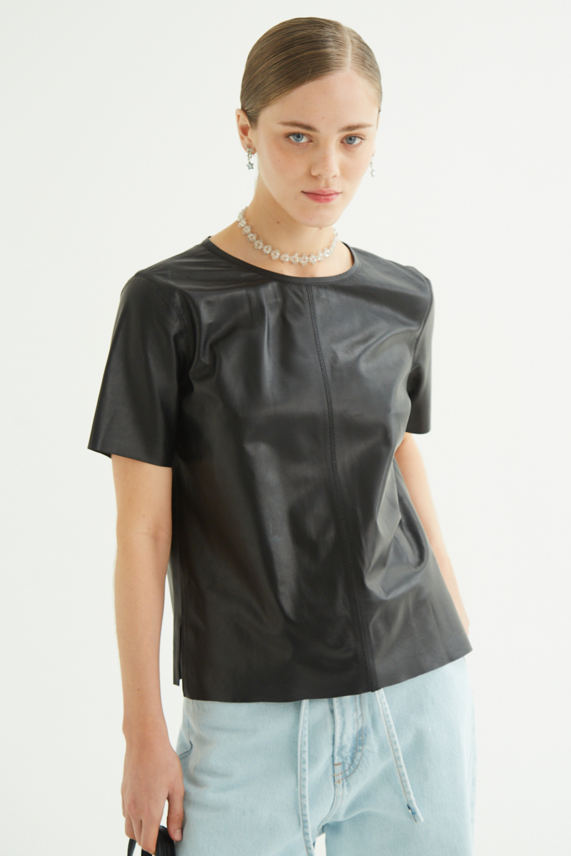 REMERA DE CUERO BRITT // OVINO