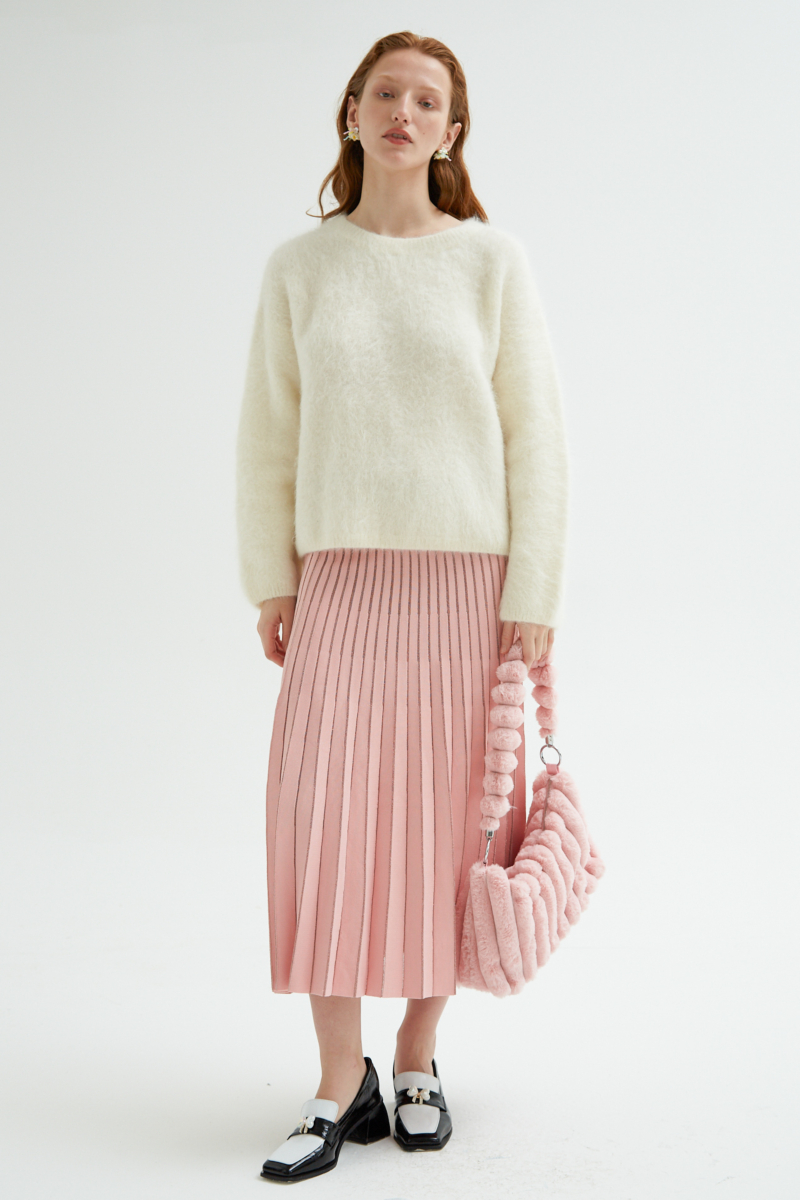 Sweater de lana y alpaca con cuello redondo y fit suelto. 