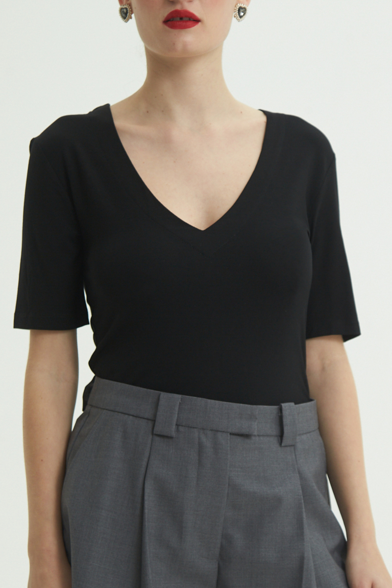 REMERA LEV