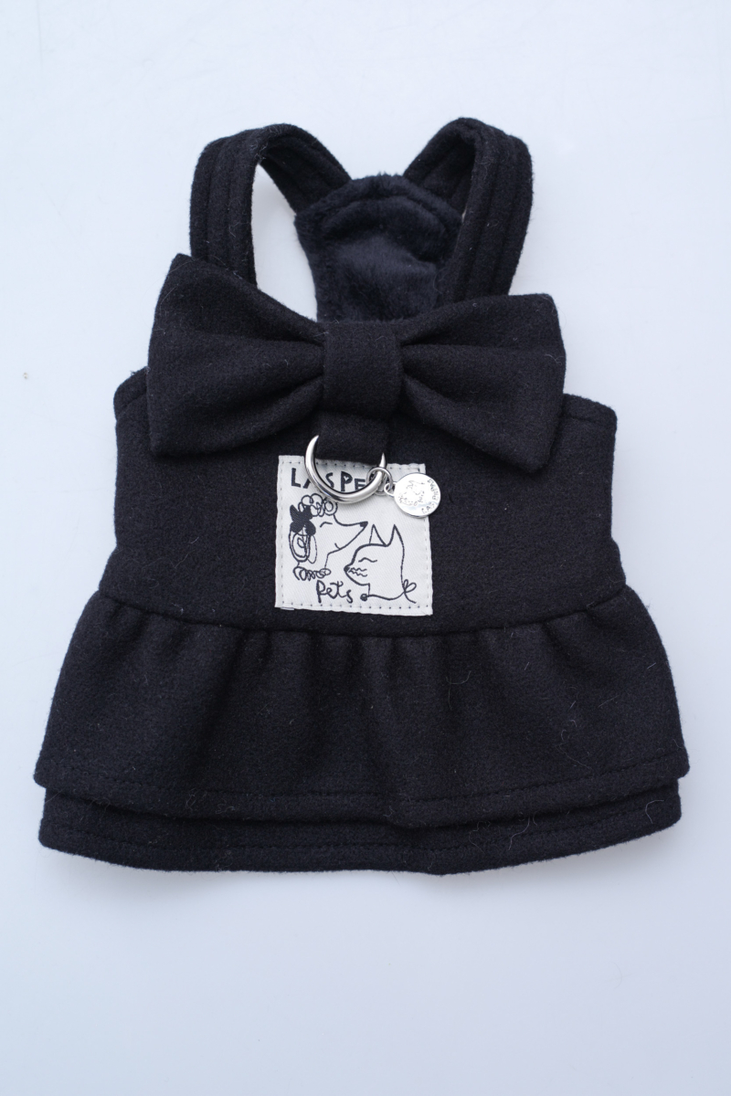 Vestido de paño para perros negro con volados y moño