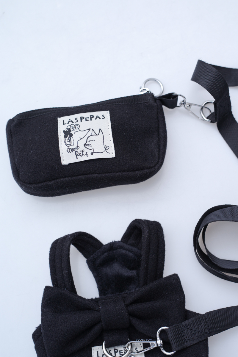 Vestido de paño para perros negro con volados y moño