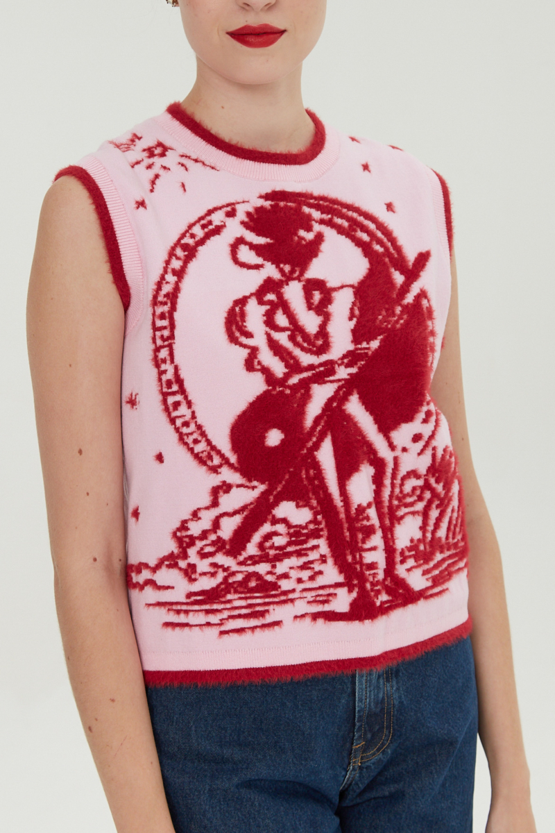 Chaleco tejido en jacquard con detalle de pelo en tejido, cuello, sisas y ruedo. 

