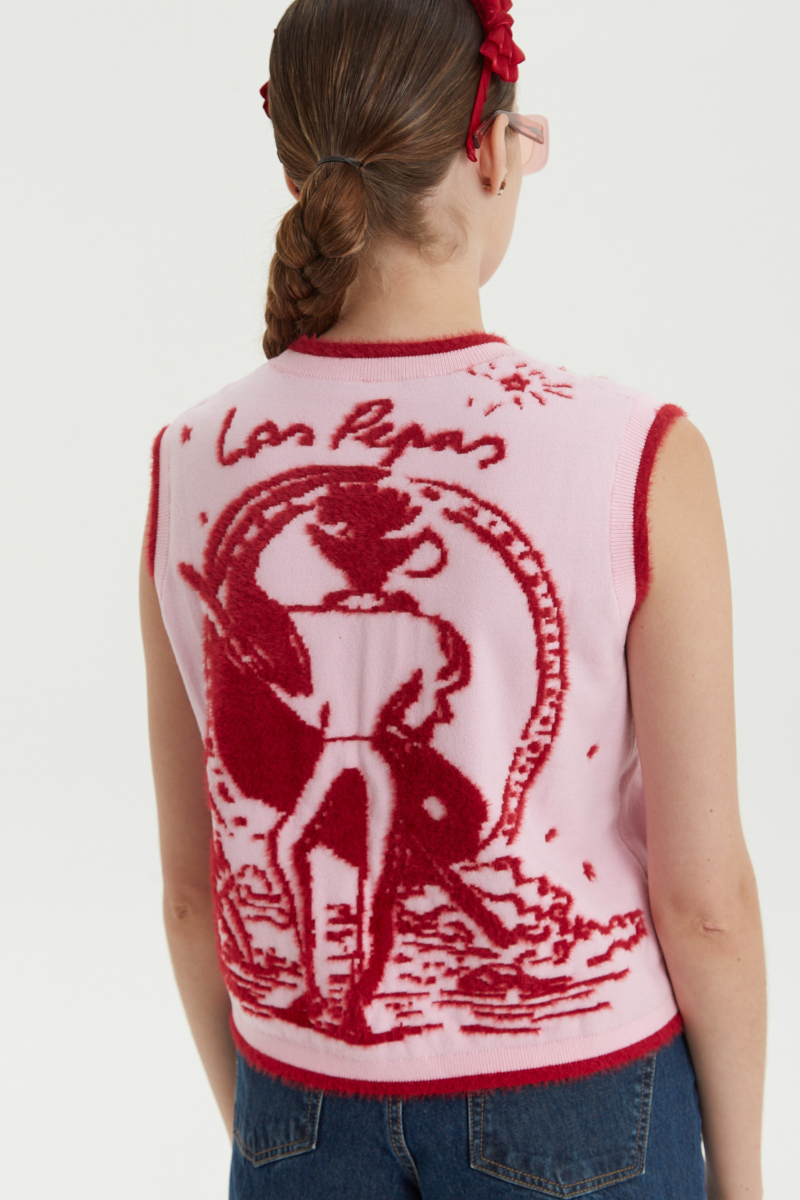 Chaleco tejido en jacquard con detalle de pelo en tejido, cuello, sisas y ruedo. 
