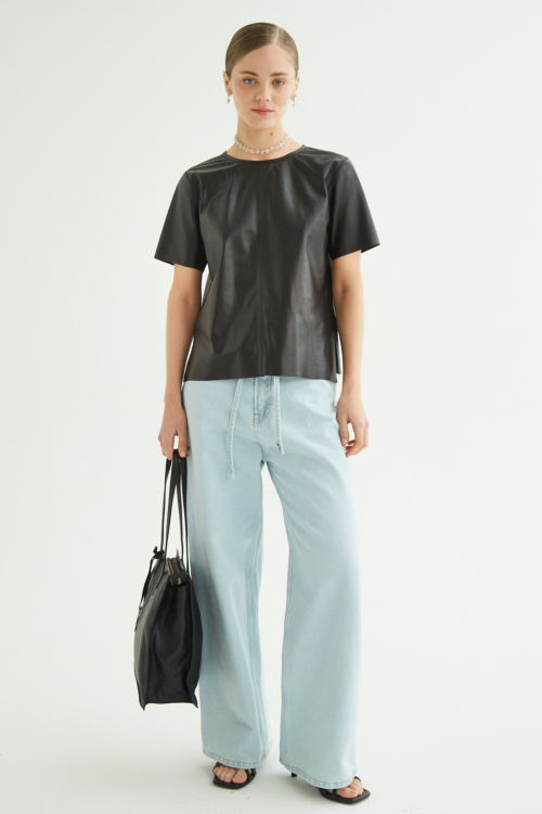 REMERA DE CUERO BRITT // OVINO