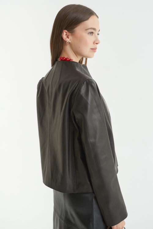 CAMPERA DE CUERO LISA // OVINO